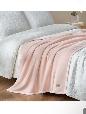 UGG Home Kirkwood Uggbraid Throw Blanket in Himalayan
Salt Blush Pink Plush OS